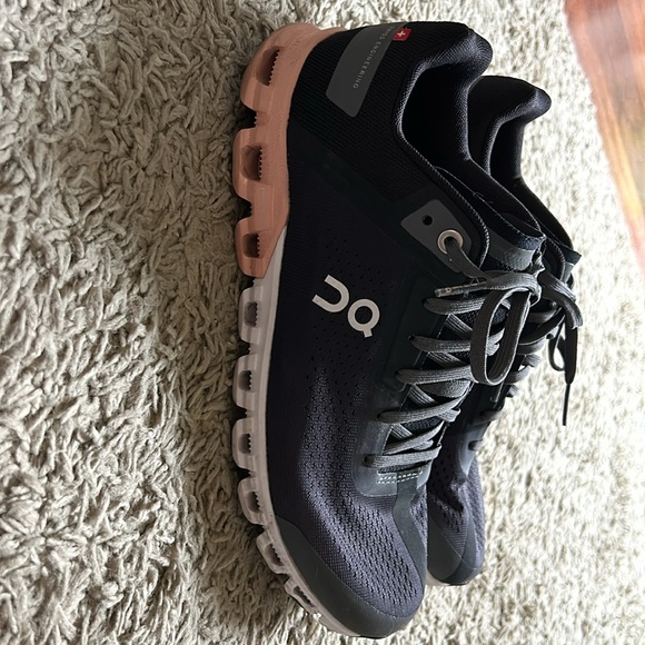 On cloud size 8 - Picture 2 of 5